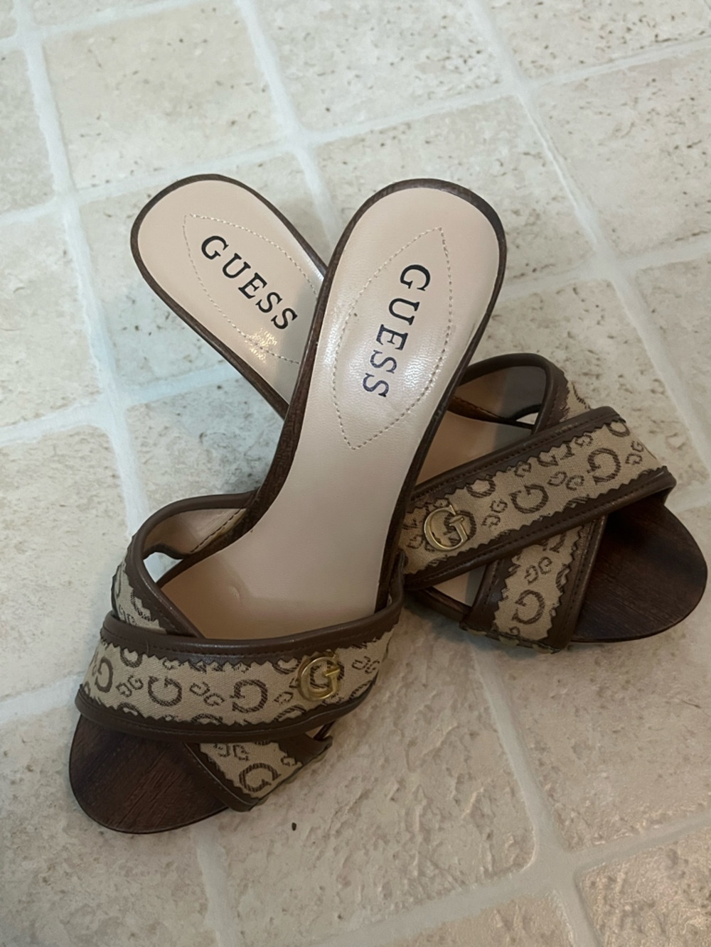 NWOT. GUESS Brown & Cream Logo Slip-On Kitten Heels